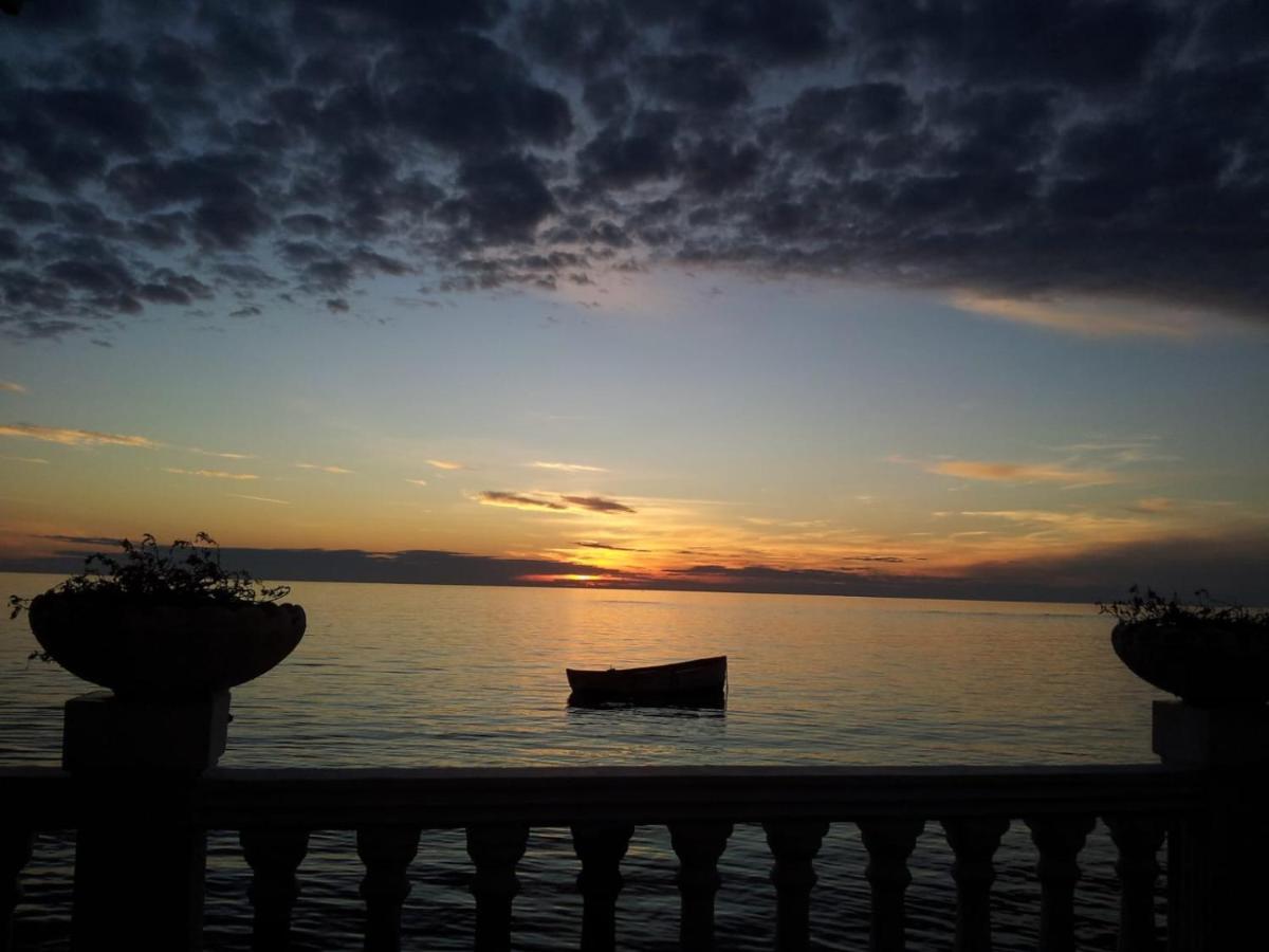 Durres City Apartment, City Center & Close To The Beach Екстериор снимка